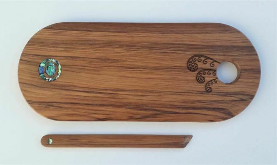 Oval cheese board with knife